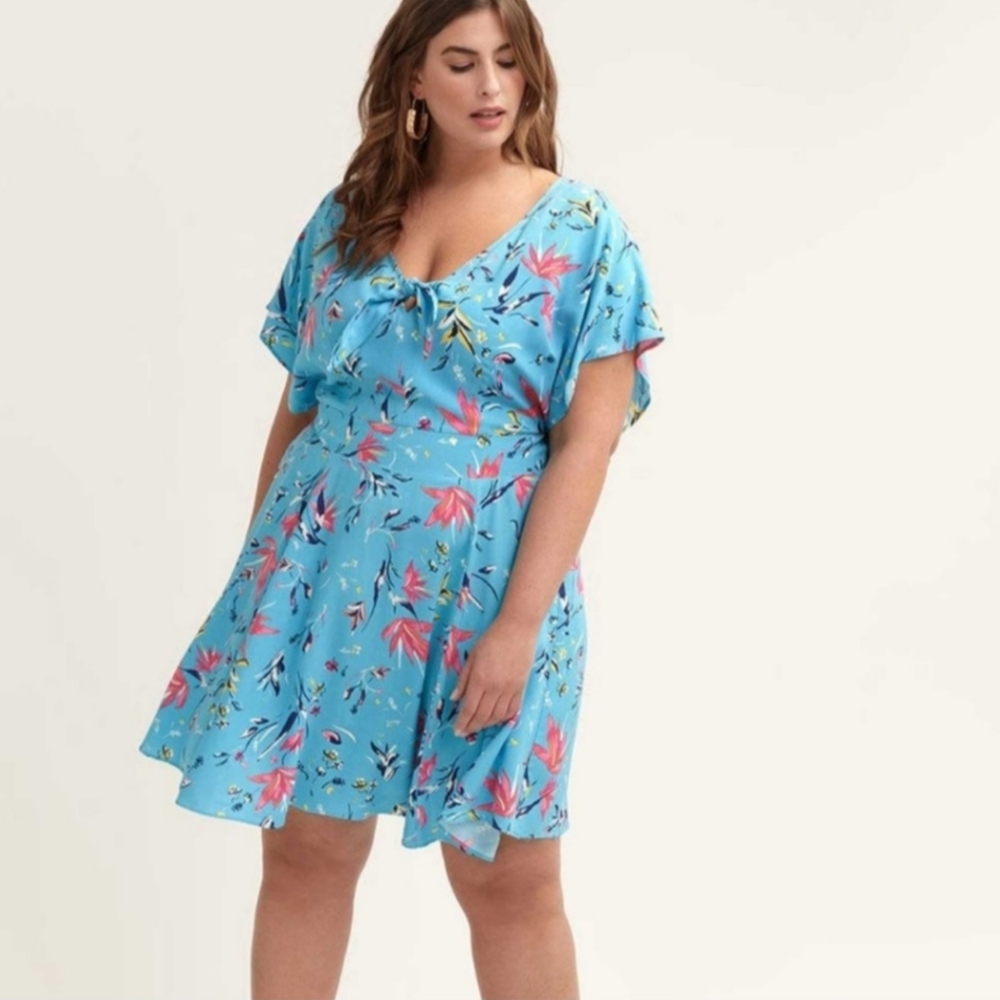 Super cute light and flowy pin up style dress